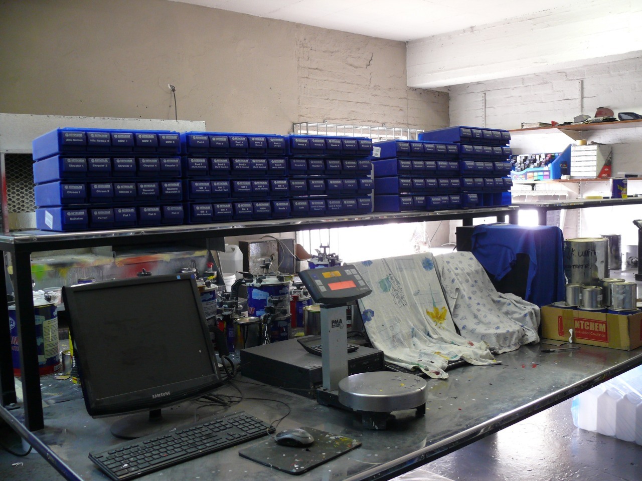 Paint mixing computer and scale