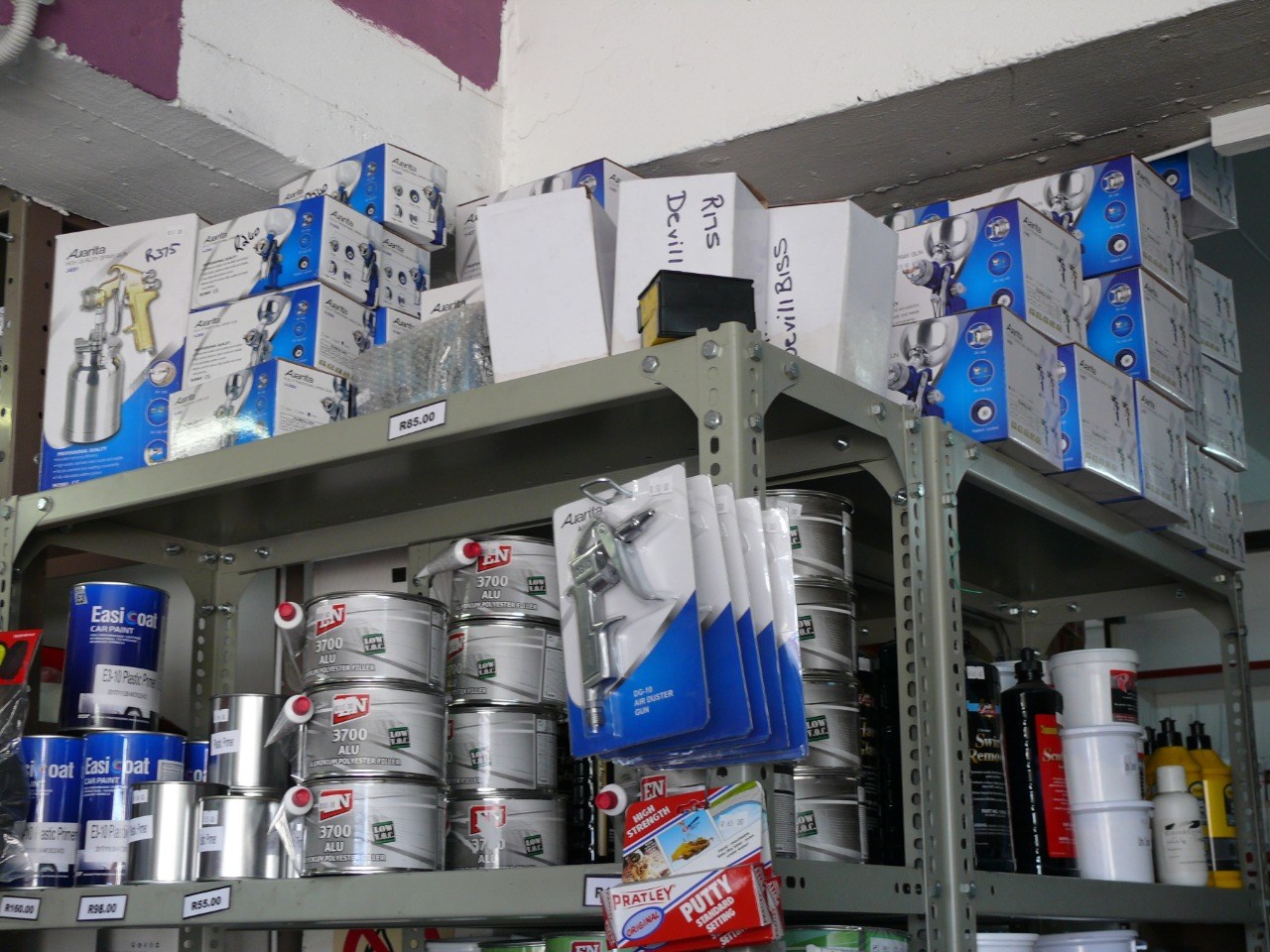 Spray guns and accessories